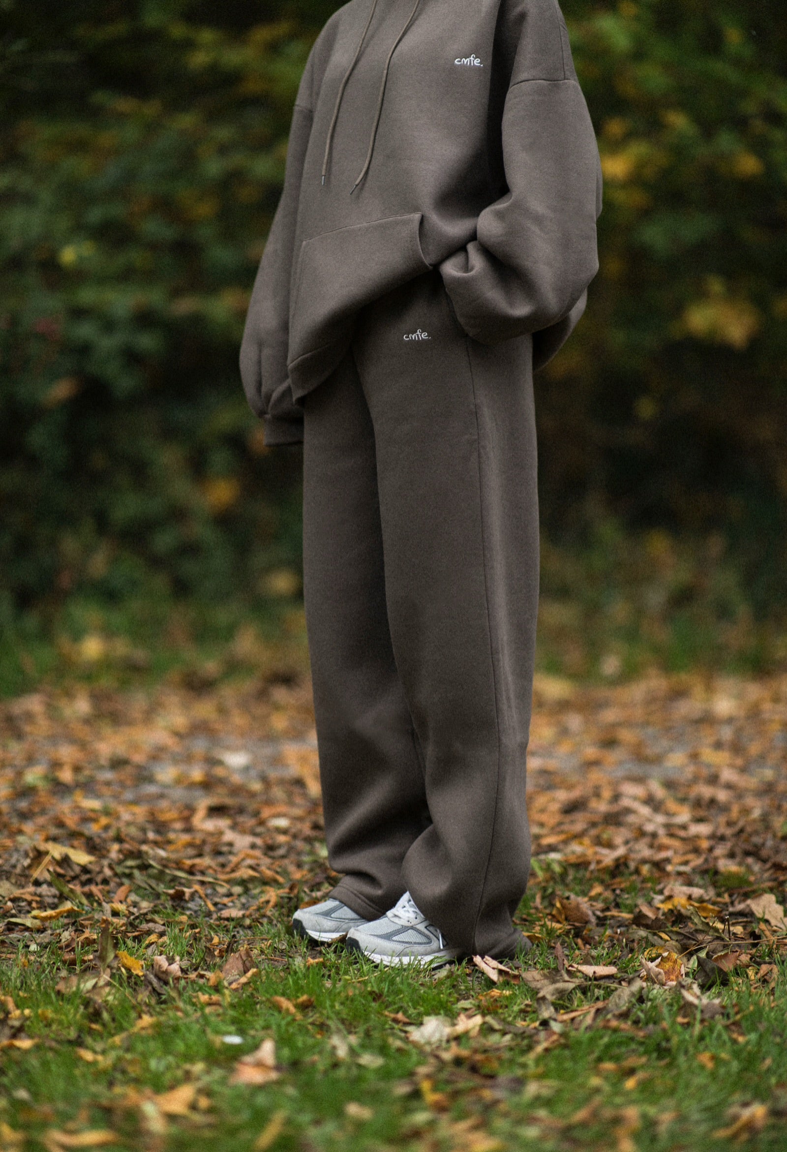 cmfe. straight leg joggers - major brown