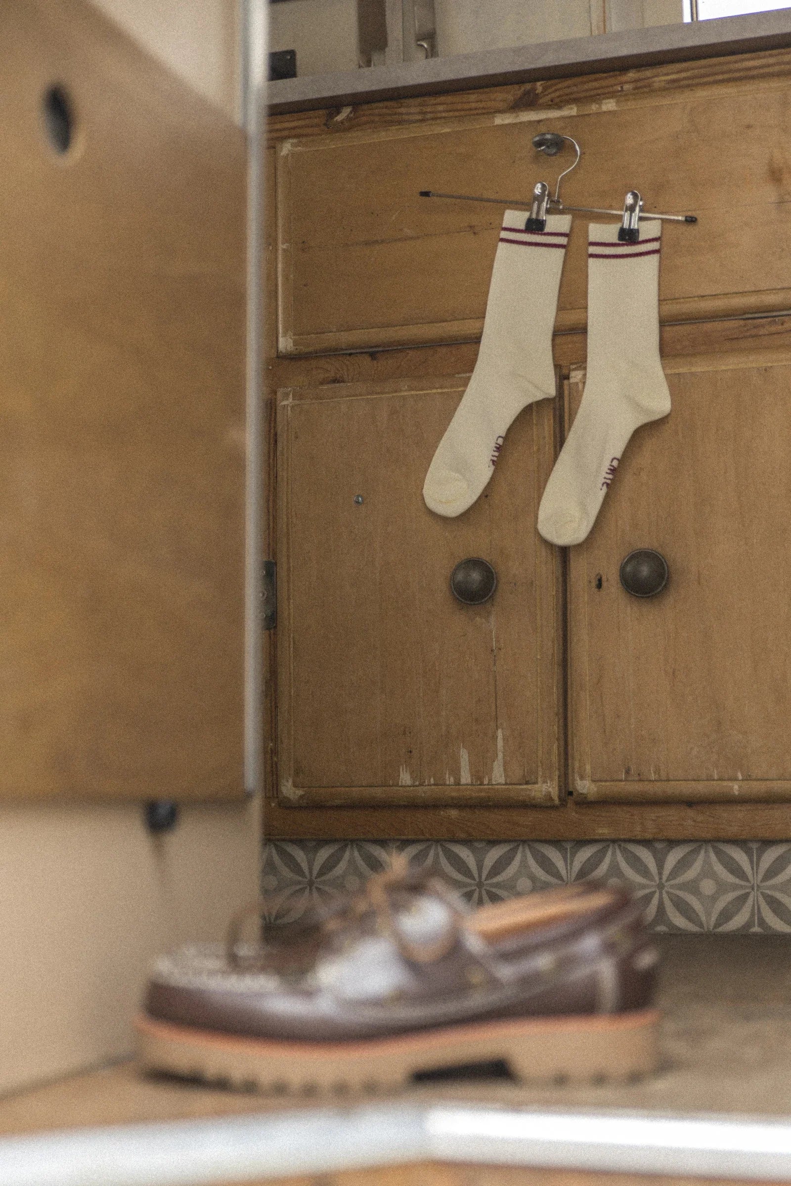 cmfe. socks - cream/maroon