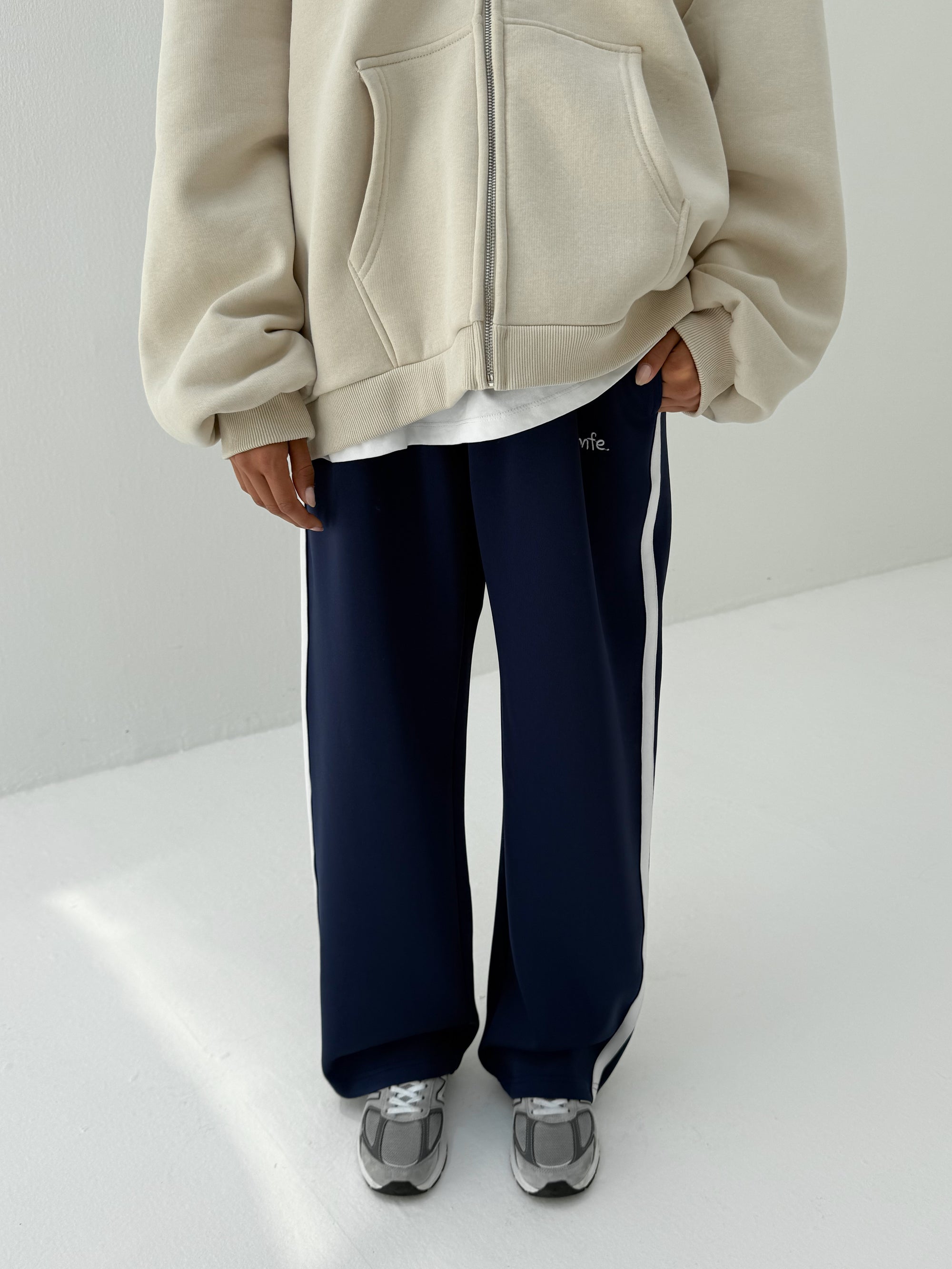 cmfe. tracksuit pants - blue