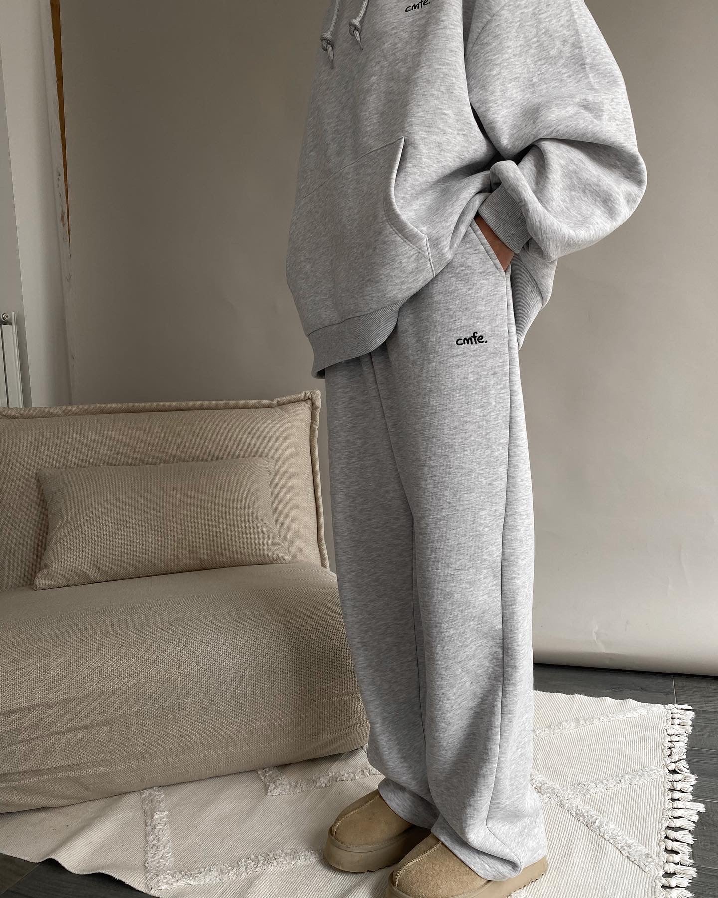 cmfe. straight leg joggers - light grey