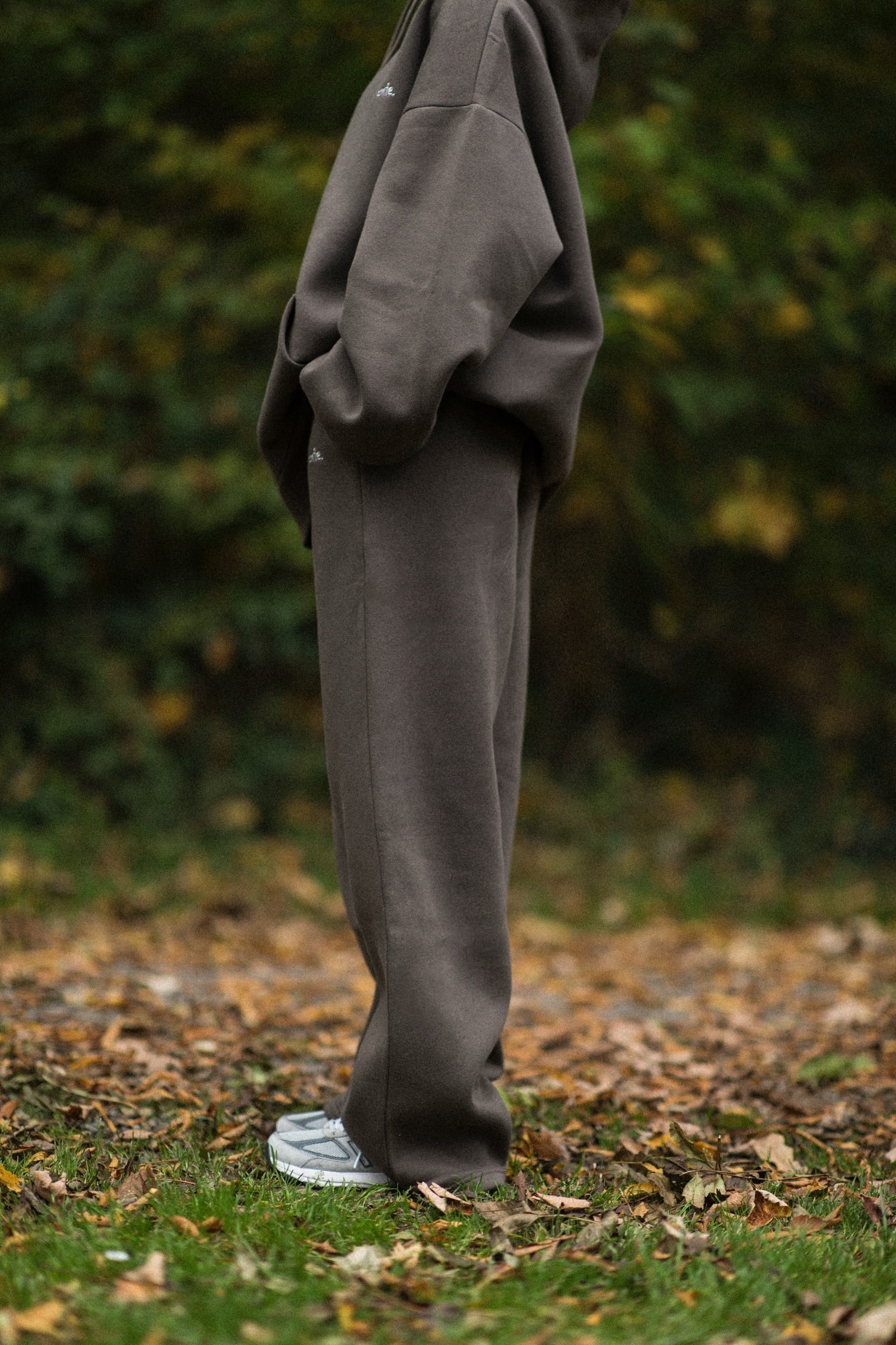 cmfe. straight leg joggers - major brown