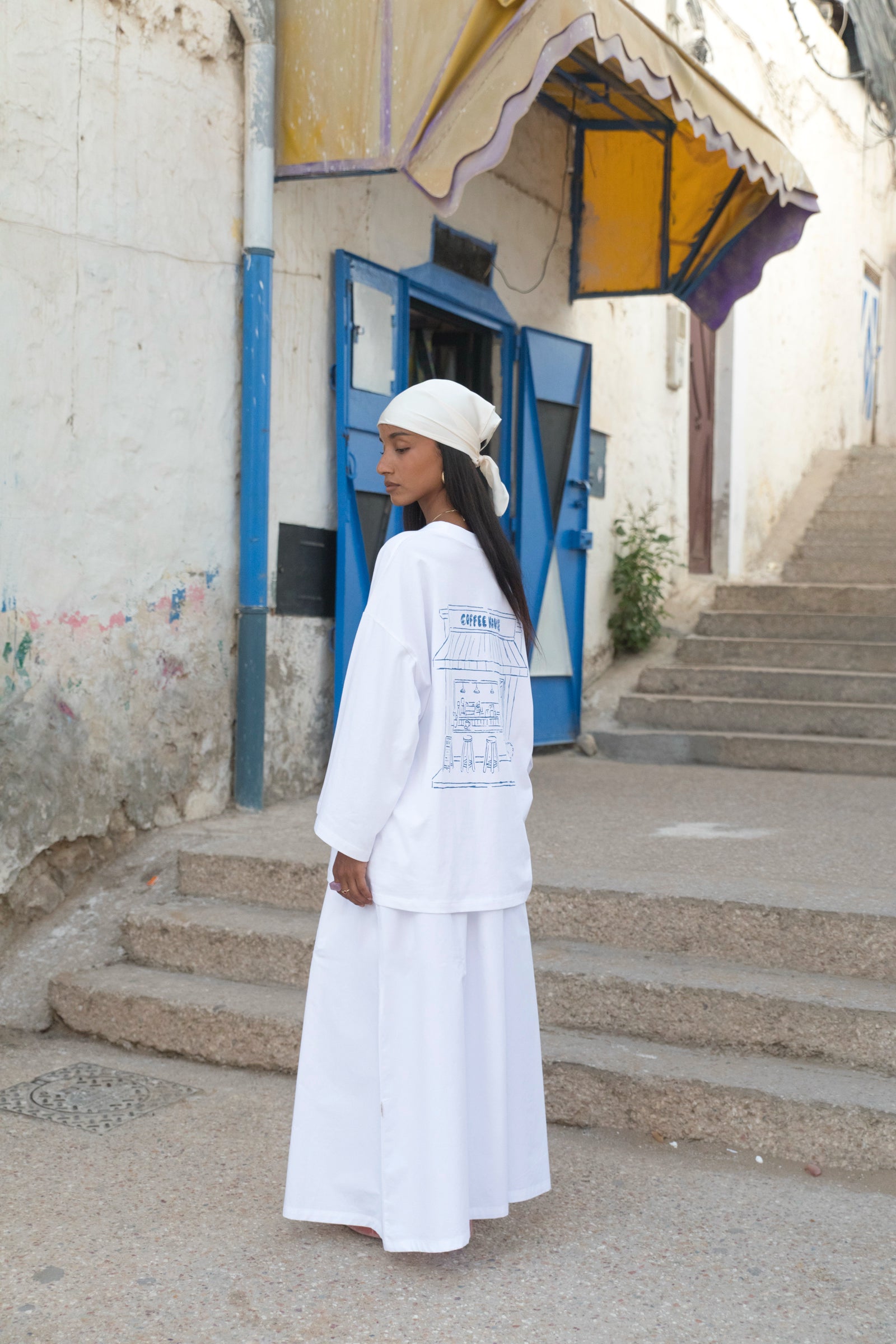 cmfe. coffeehouse oversized t-shirt - white