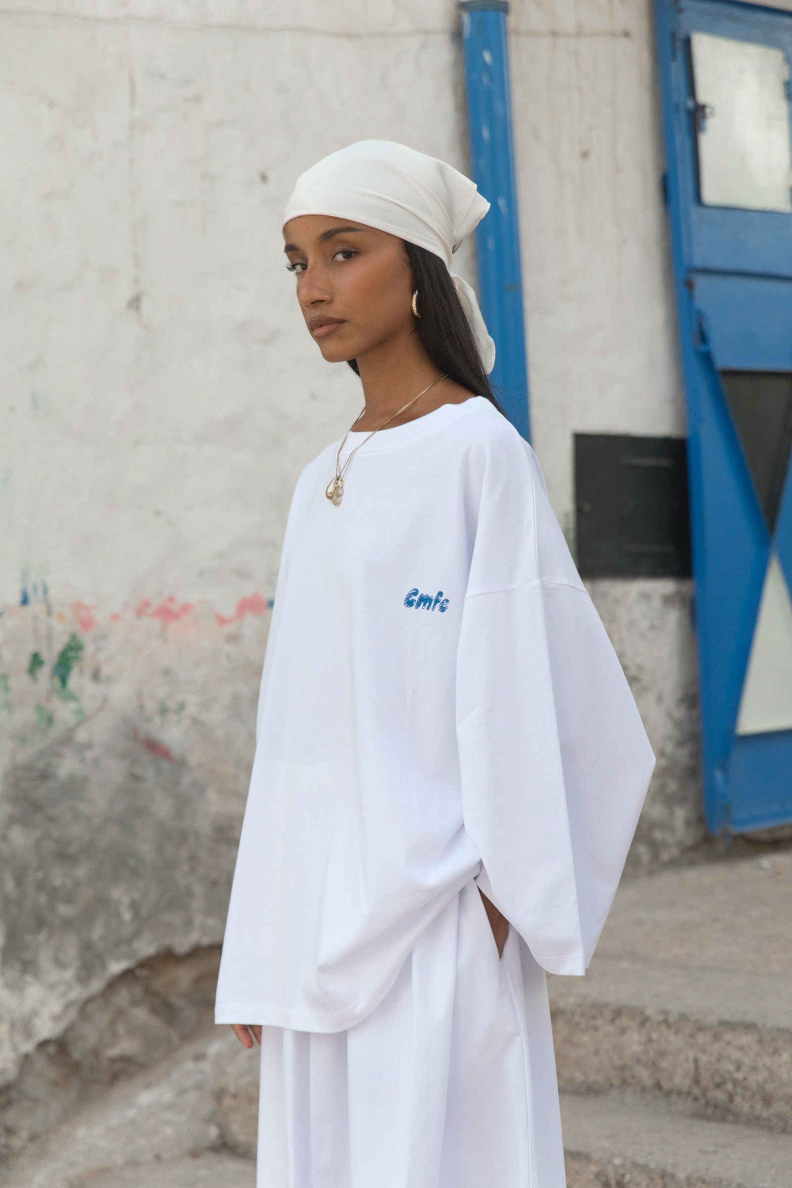 cmfe. coffeehouse oversized t-shirt - white