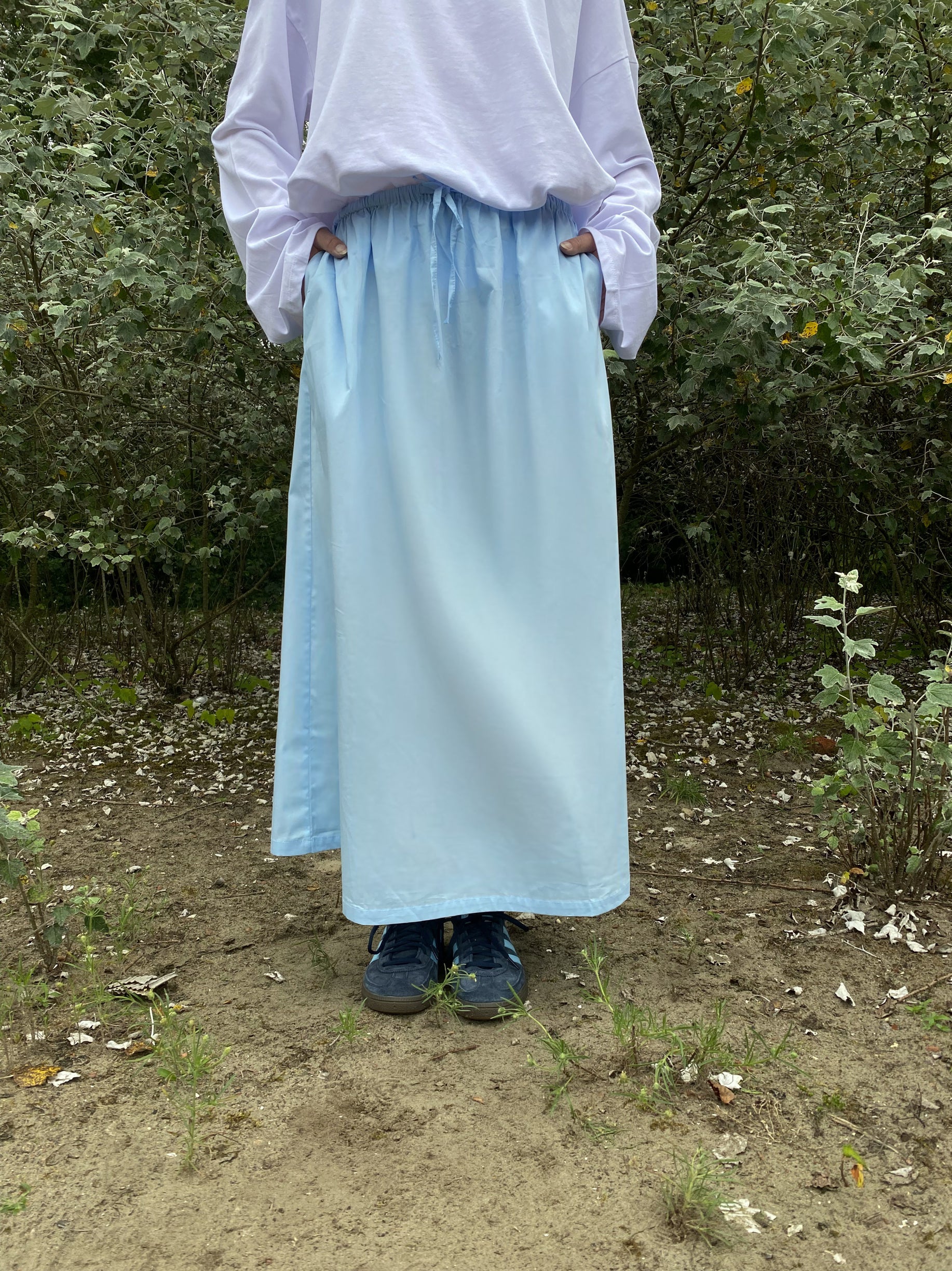 cmfe. cotton poplin skirt - light blue