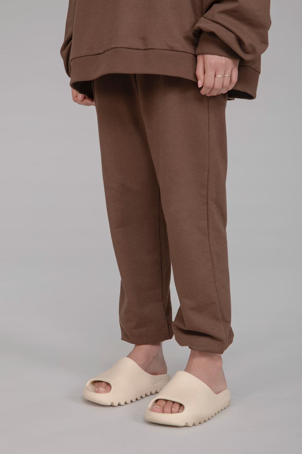 COMFEE. lightweight joggers - dark brown