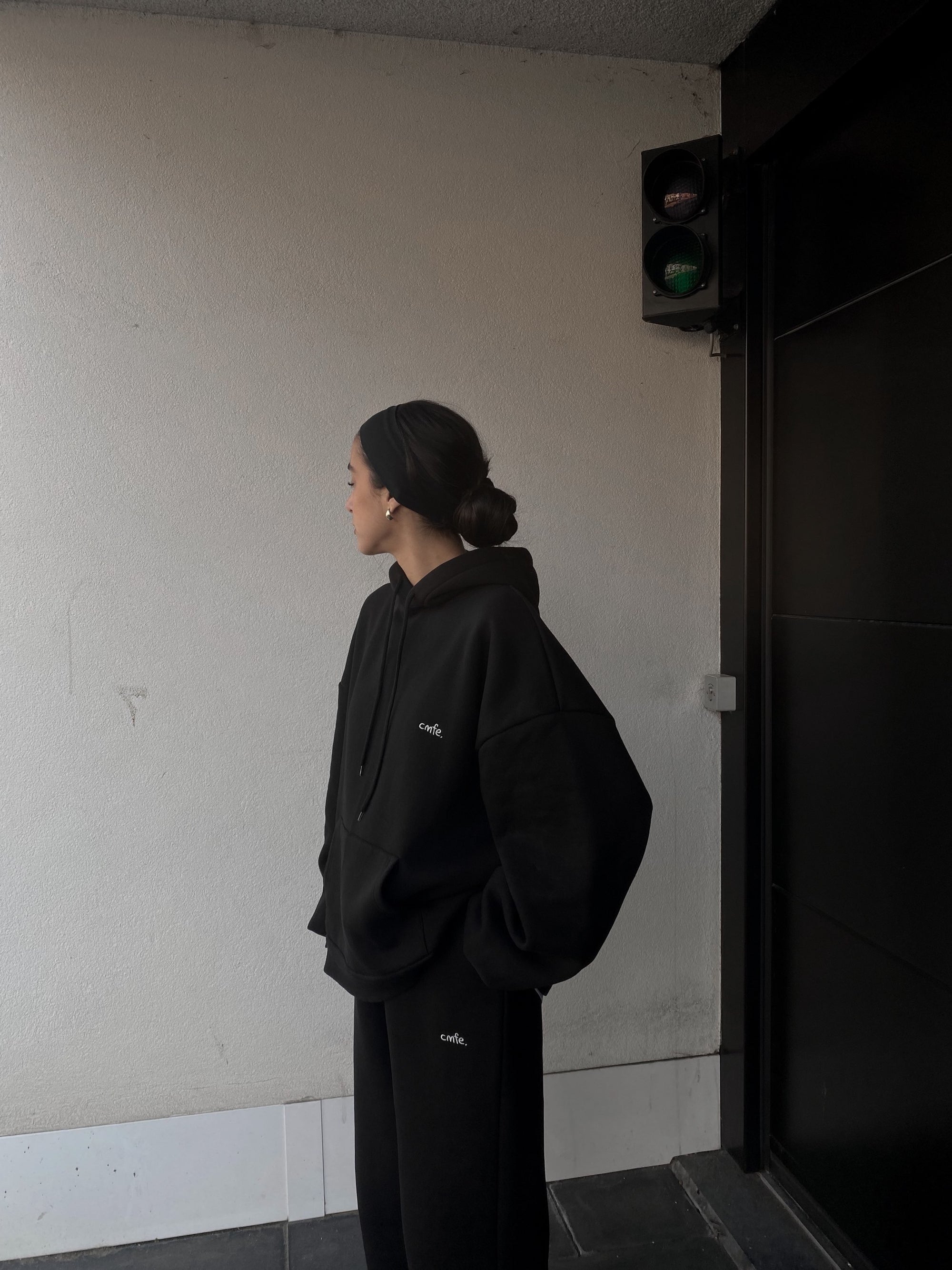 cmfe. hoodie - black
