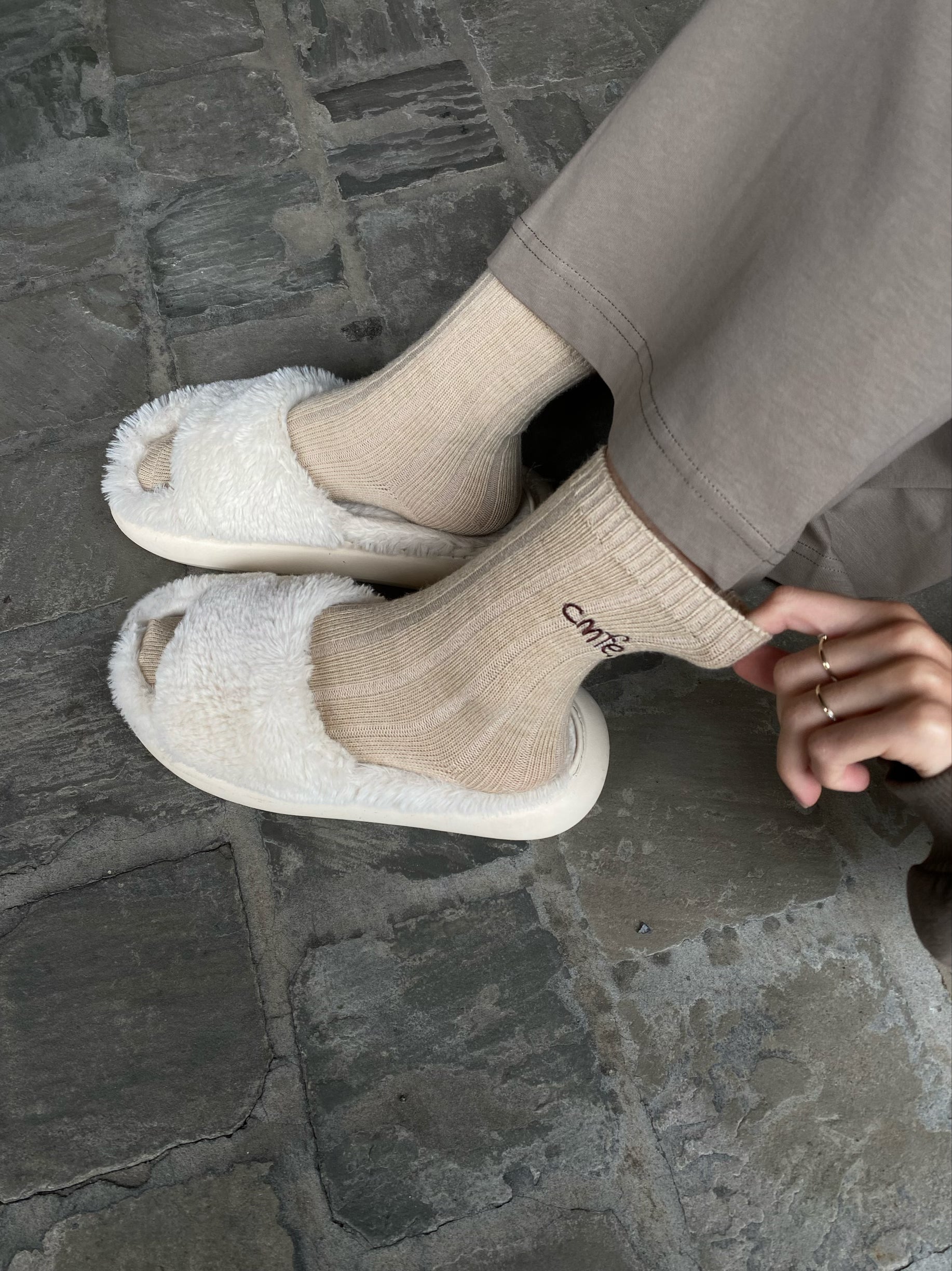 cmfe. wool socks - mocha