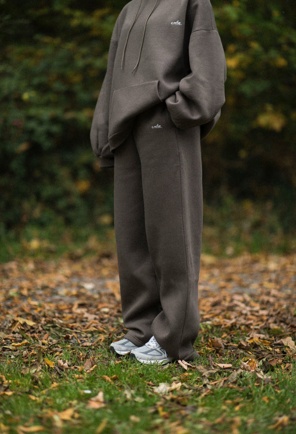 cmfe. straight leg joggers - major brown